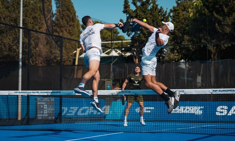 Christian Medina Murphy and Louie Harris jumping for a smash at the European Padel Championships