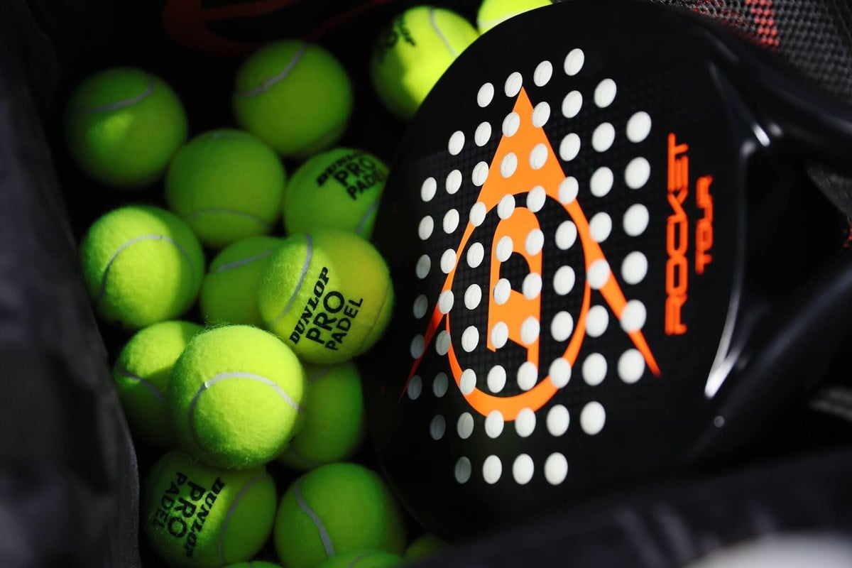padel-racket-and-balls.jpg