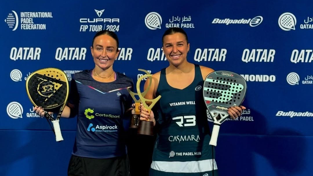 Aimee Gibson and Catherine Rose holding the FIP Rise Doha title in 2024