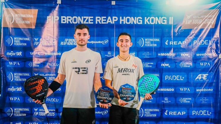 Christian Medina Murphy and Alberto Garcia Jimenez holding the FIP Bronze Hong Kong title