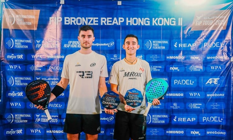 Christian Medina Murphy and Alberto Garcia Jimenez holding the FIP Bronze Hong Kong title