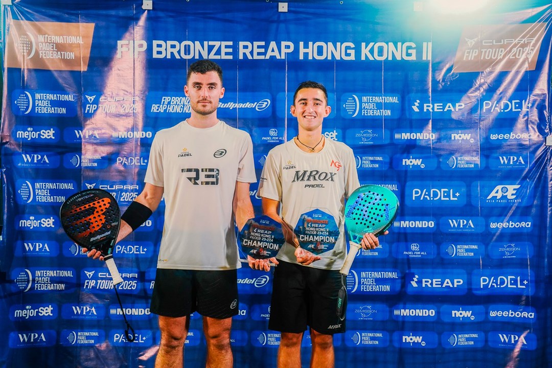 Christian Medina Murphy and Alberto Garcia Jimenez holding the FIP Bronze Hong Kong title