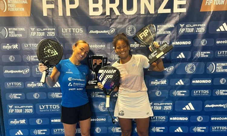 Aimee Gibson wins back-to-back FIP titles