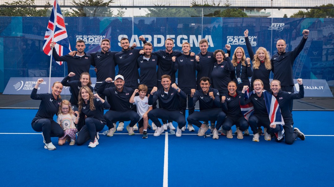 The GB team gather on court at the European Champiosnhips for a team photo